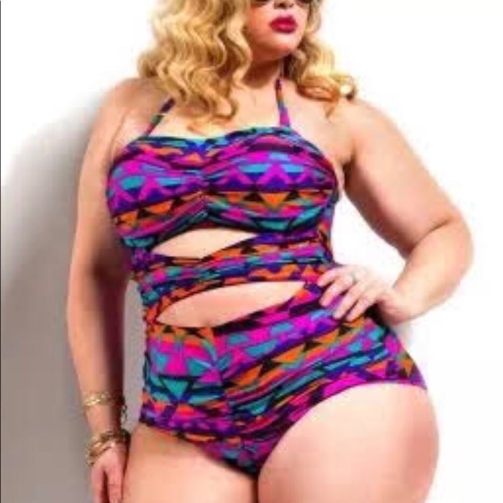 Stunning 1-piece!! Perfect for vacay or staycay!!